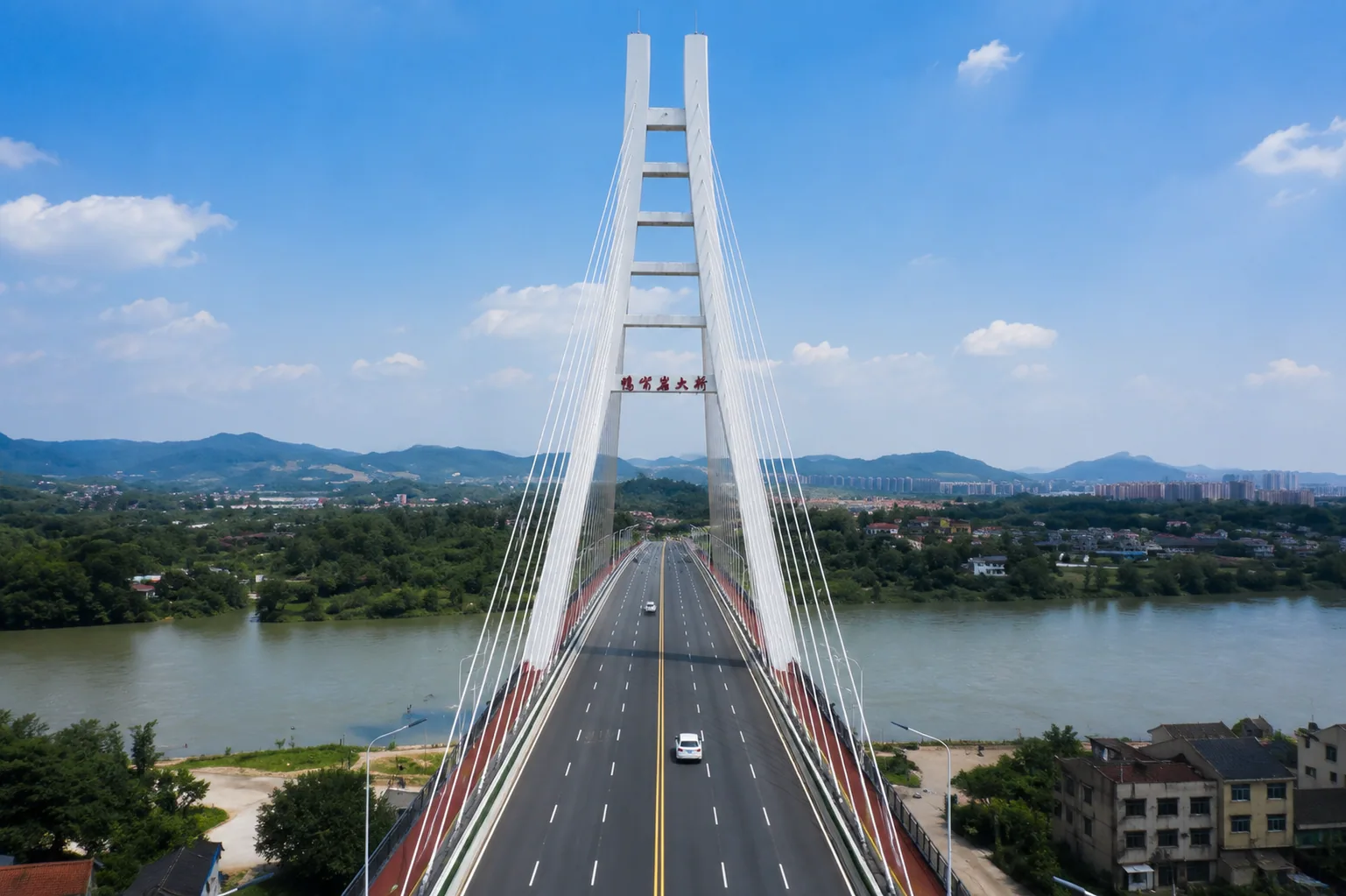 怀化鸭嘴岩大桥建成后全景